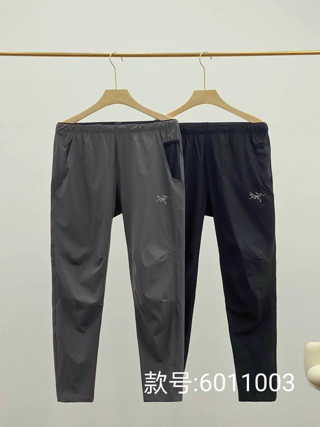 Arc'teryx Men's Woven Brocade Spandex Quick-Drying Pants. Three-dimensional cut,