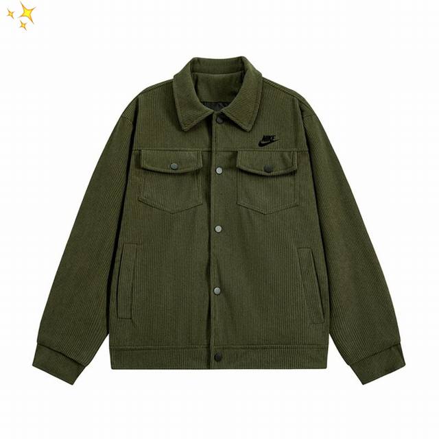 Nike's new workwear corduroy jacket with large pockets and lapelis a hot-selling
