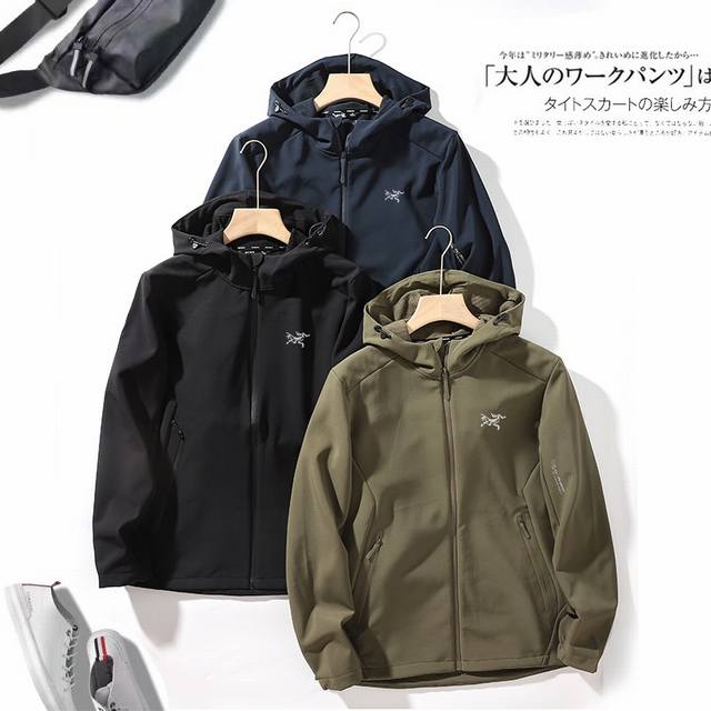 Arc'teryx Men's Outdoor Casual Wear: A Fleece-Lined Top and Warm Knitted Stretc