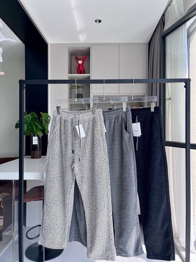 Celine straight-leg sweatpants Celine casual sweatpants, straight and loose, abs