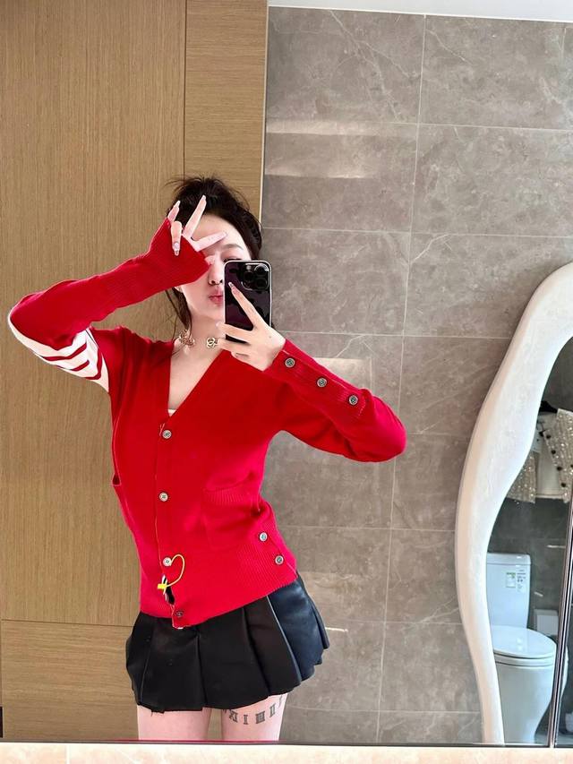 High-end custom-made high-quality fabrics Tb This year's Tb cardigan is so beaut