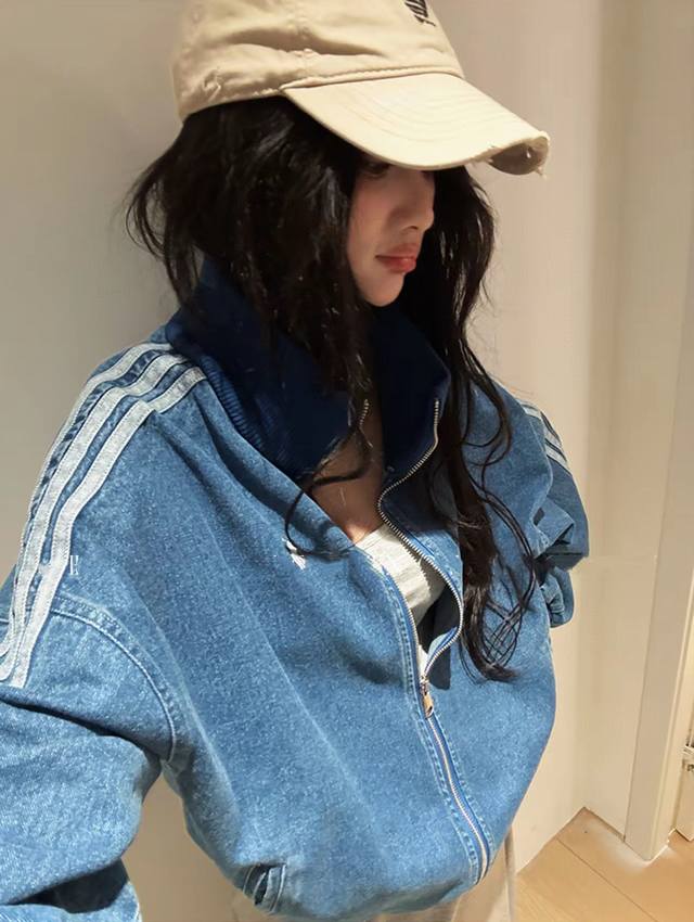 Polo Ralph Lauren's precise embroidery, metal zippers, and loose denim fabric cr