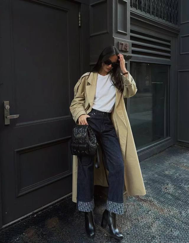 Dior: Old Money Straight Jeans DDD: Jacquard The queen-like feeling is full and