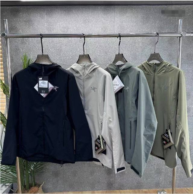 Arc'Teryx Kadin Jacket Men's Windproof Hooded Jacket DDD. A rare find from Arc'T