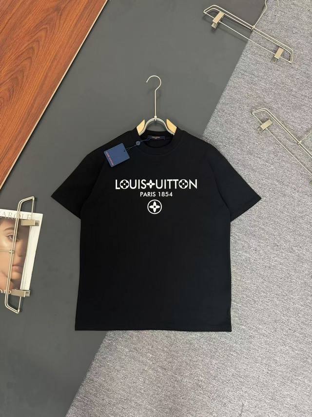Lv*Louis Vuitton*280g heavyweight cotton T-shirt with a loose fit. Silicone logo