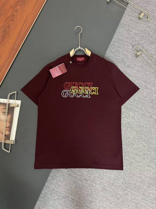 Gucci*Gucci*320g heavyweight cotton T-shirt with a loose fit. Logo design and pr