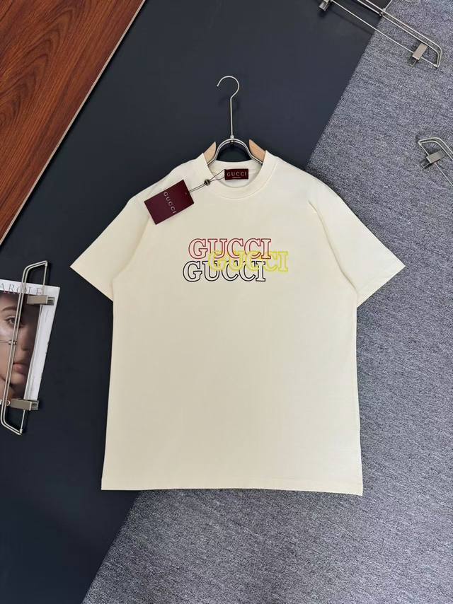 Gucci*Gucci*320g heavyweight cotton T-shirt with a loose fit. Logo design and pr