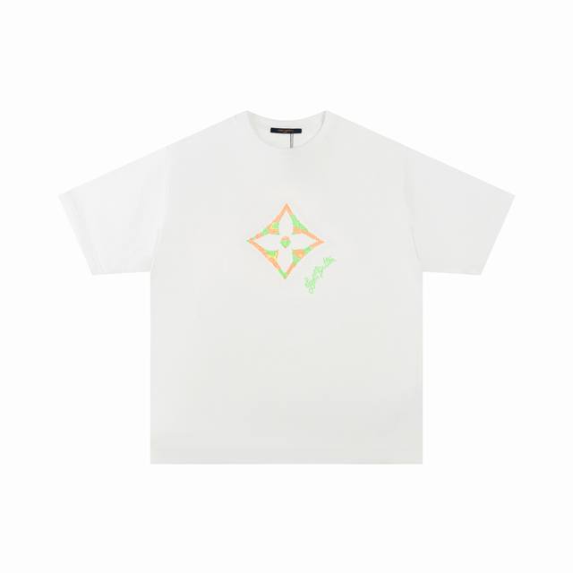 Lv Monogram Monogram Gradient Short-Sleeve T-Shirt This T-shirt features a vibra