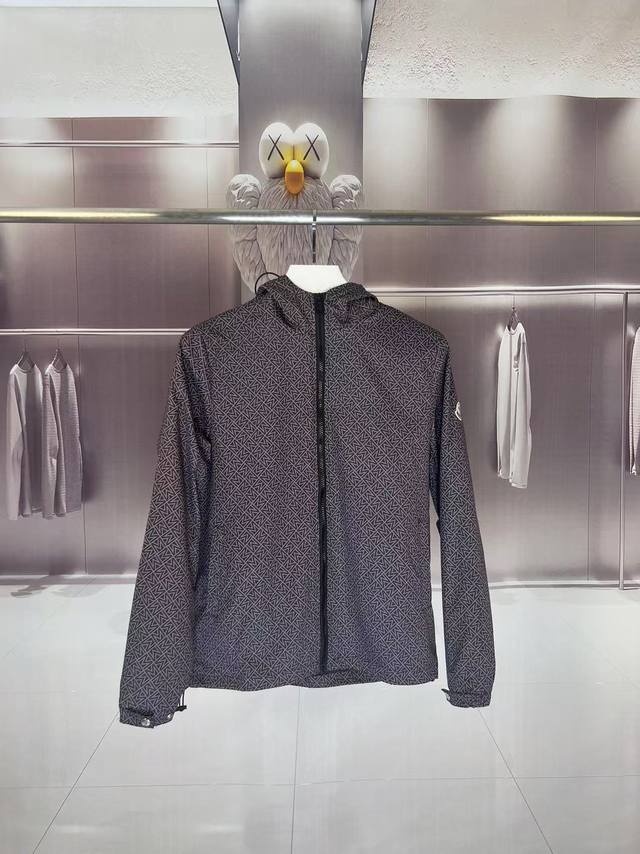 Moncler 2025 Autumn/Winter new hooded windbreaker jacket with classic chapter em