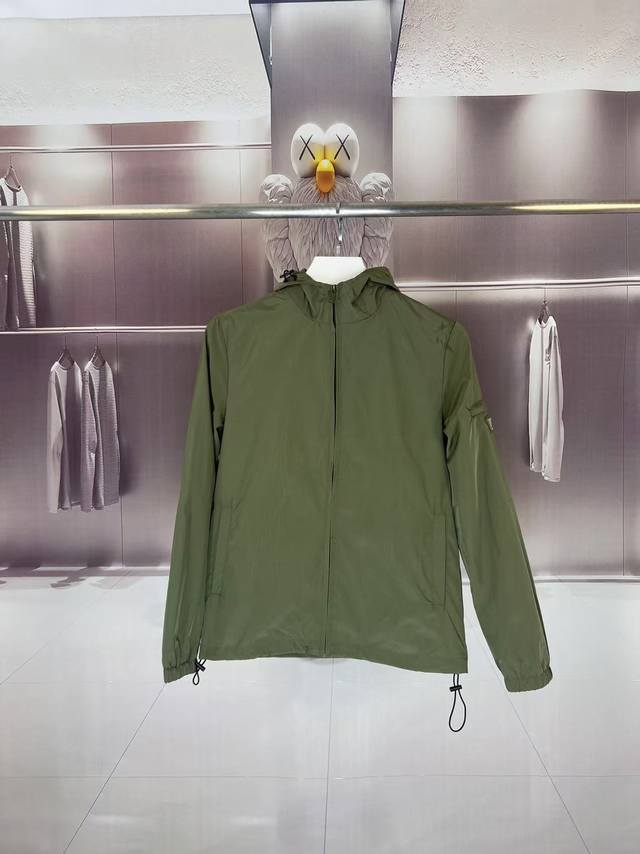 Prada 2025 Fall/Winter new hooded windbreaker jacket, thin style, sleeve pockets
