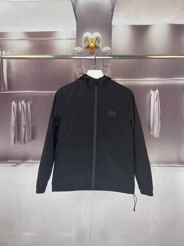 Burberry's new 2025 autumn and winter hooded windbreaker jacket features a horse