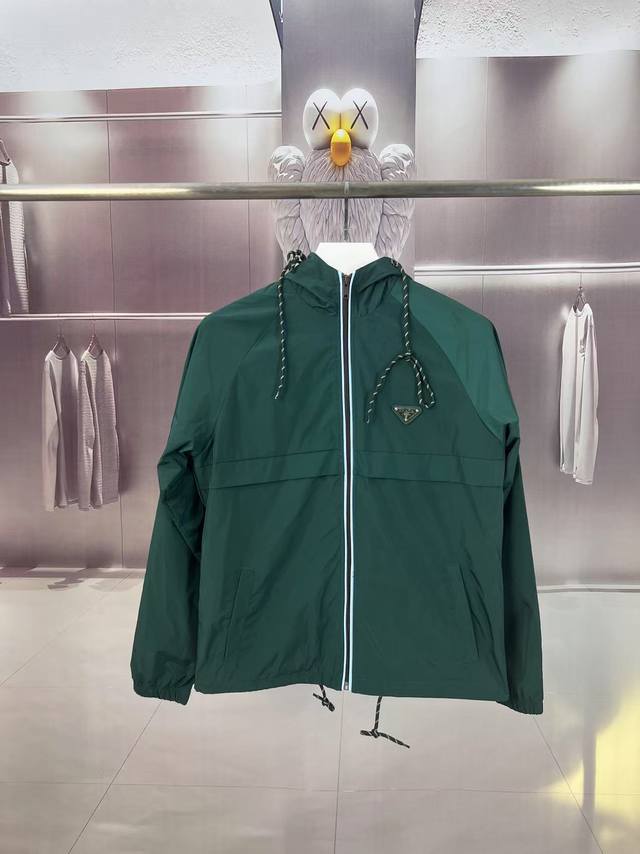 Prada 2025 Fall/Winter new hooded windbreaker jacket with embroidered triangle l