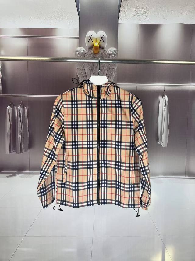 Burberry Burberry 2025 autumn and winter new Bbr plaid striped hooded windbreake