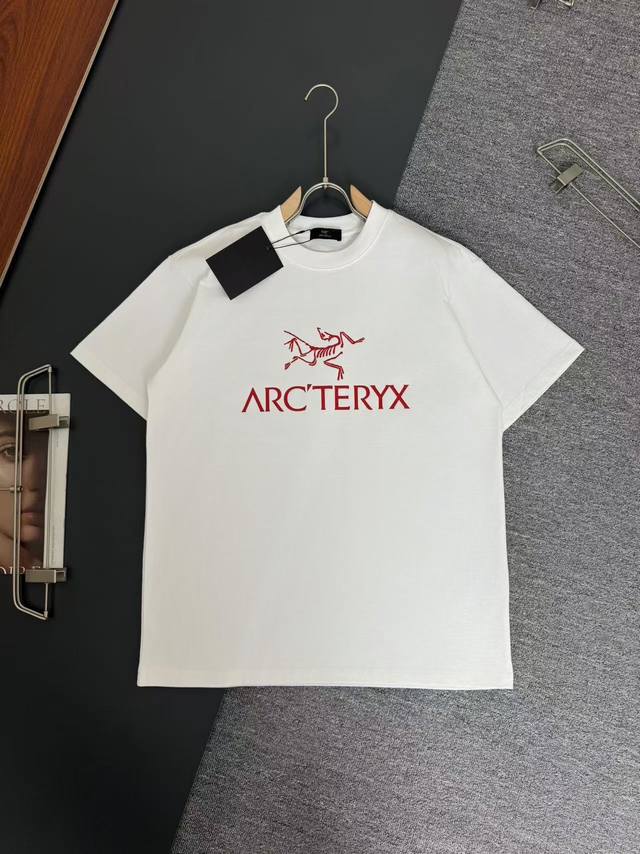 Arc'Teryx*320g heavyweight, thick, breathable cotton T-shirt with a loose fit. S