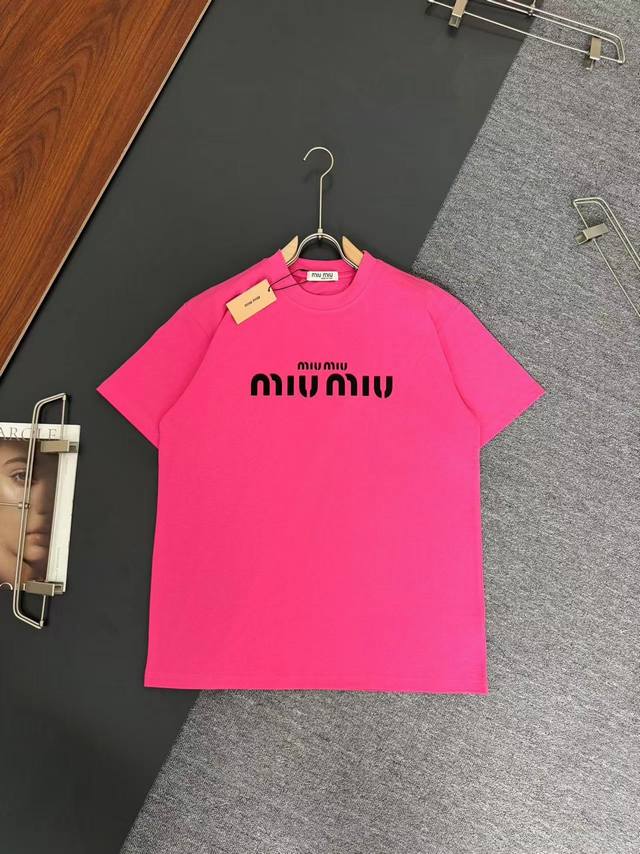 Miu Miu*320G heavyweight cotton T-shirt with a loose fit. Silicone logo design.
