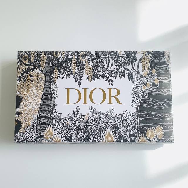 Special Offer: Dior Perfume Sample 30ml 4-piece Coconut Tree Style! Contains: 4*