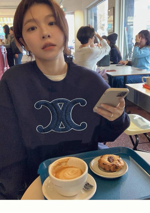New Model Celine's new navy blue embroidered Arc de Triomphe crewneck sweatshirt