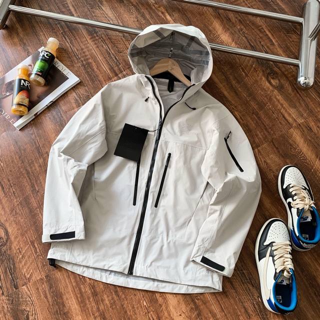 2025 Arc'teryx SV Hardshell Jacket Arc'teryx - Alpha SV Series 6 Hardshell Jacke