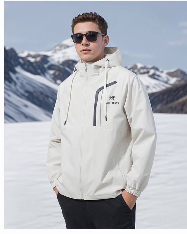 Arc'teryx's new autumn hooded jacket, a classic outdoor jacket from Arc'teryx, a