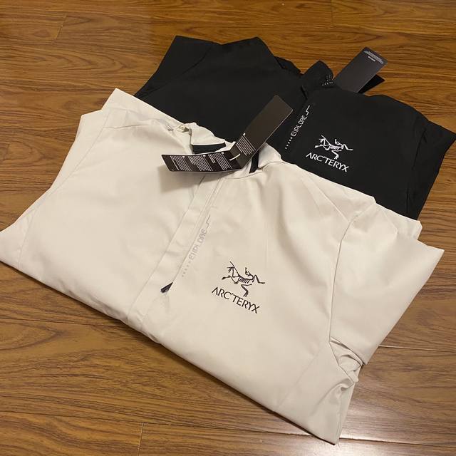 Arc'teryx outdoor waterproof and windproof jacketAs a leader in outdoor brands,