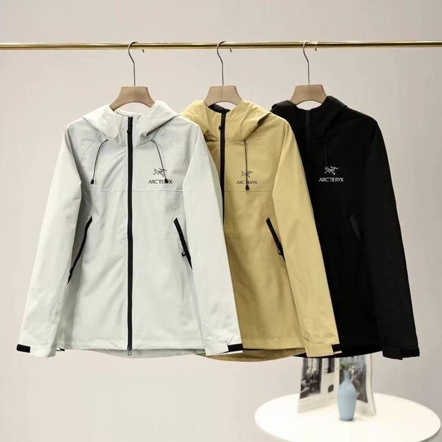 Arc'teryx's latest couple's high-quality outdoor jacket, DDD, is the most popul