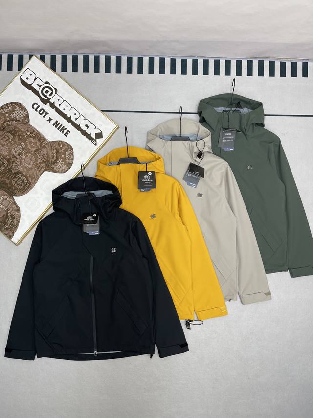Kolonsport Spring Metal Logo Jacket New Arrival Windproof, Waterproof, Breathabl