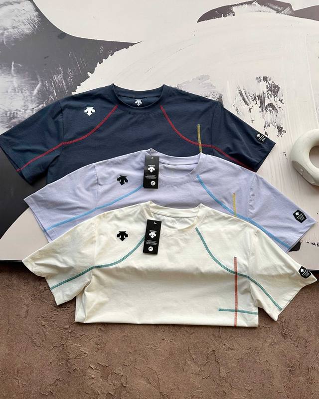 New arrival! Descente's new summer short-sleeved, quick-drying, breathable, fou