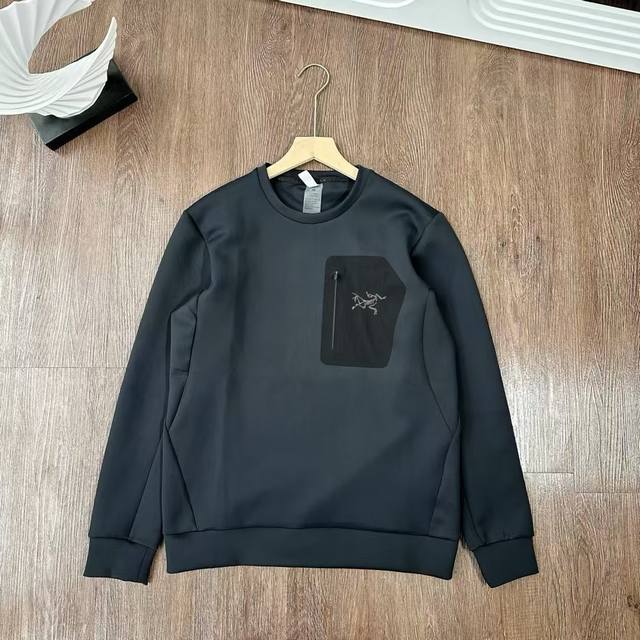 Arc'teryx Men's Crew Neck Sweatshirt This sweatshirt is so comfortable you won't