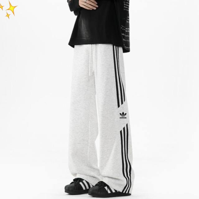 Adidas Trefoil Adidas Adidas pants! The creative logo design makes the whole pan