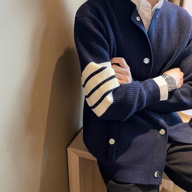 New arrival Thom Browne Tb's new winter knitted sweatshirt. I fell in love with