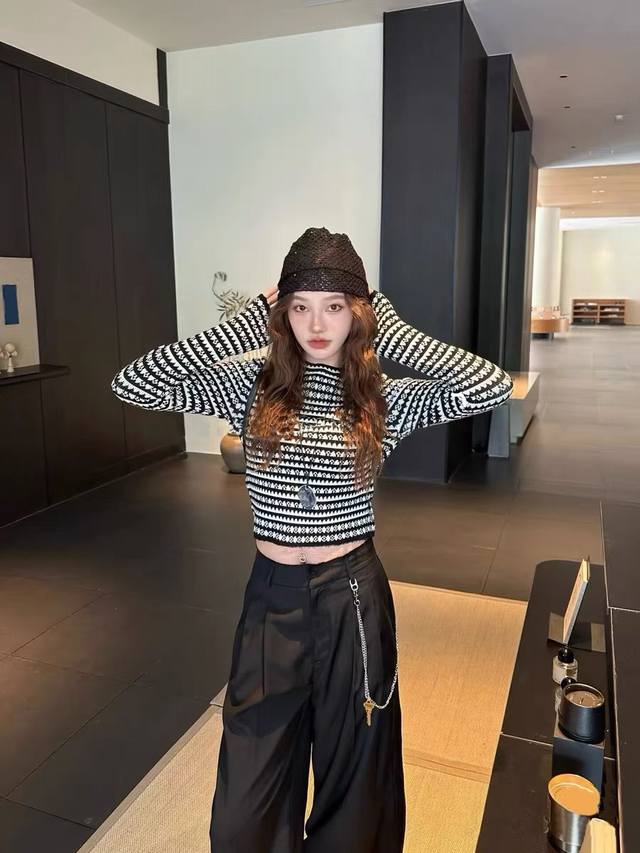 Cardigan set Lv Louis Vuitton knitted striped cardigan + skirt set It has to be