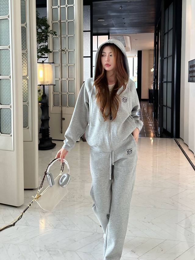 Loewe 25Ss new casual suit with high density, fashionable and sporty style. Ever