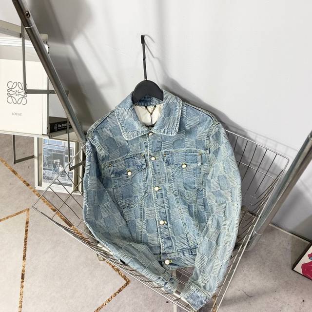 Replica Louis Vuitton Checkerboard Denim Jacket DDD, the authentic version of th