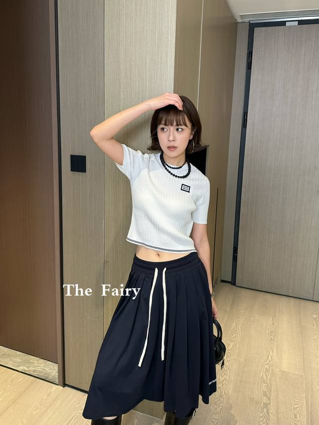 Miumiu Miu Miu 25Ss new top is decorated with brand logo embroidery and striped