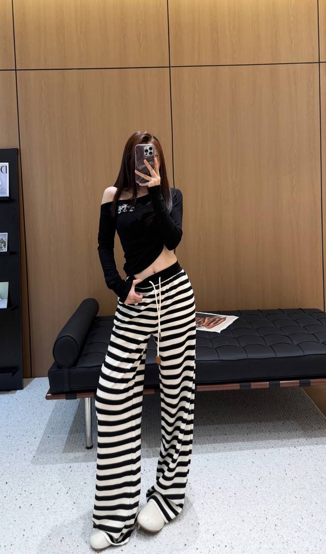 Loewe's new 25Ss casual pants are made of high-quality fabric, soft, delicate, a