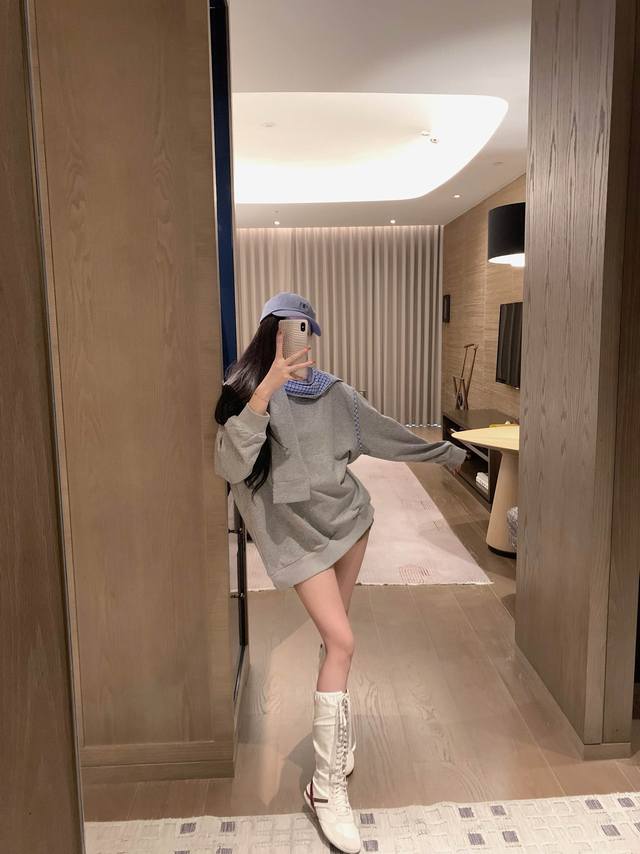 Miumiu Miu Miu plaid sweatshirt with shawl Sweatshirt plaid shawl two-piece set