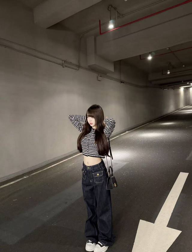 Celine: Raw denim straight-leg pants DDD: Slimming pants Slimming and high-end r