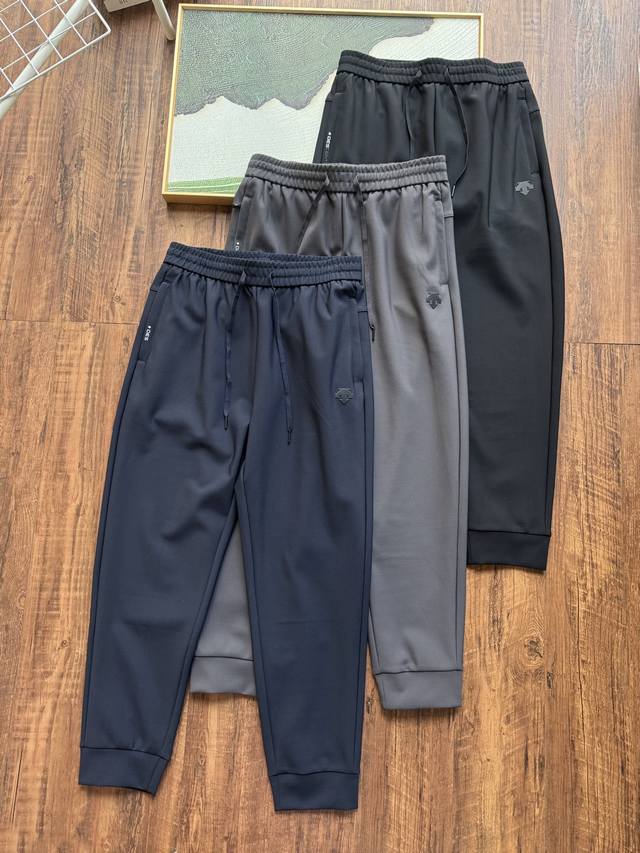 Style No. 8807A These Descente men's autumn cropped sweatpants combine athletic