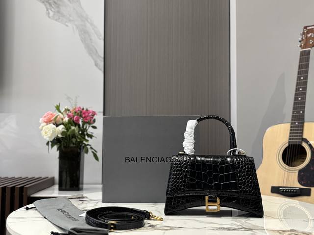 Comes with a folding box and an airplane box Balenciaga hourglass bag upgraded