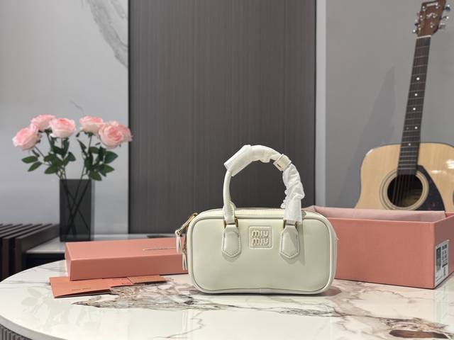 Upgraded version! Comes with a gift box 23*11cm Miumiu bowling briefcase The bag
