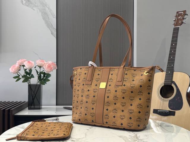 Gift box packaging High-end all-steel brown hardware with counter-matching Mcm n