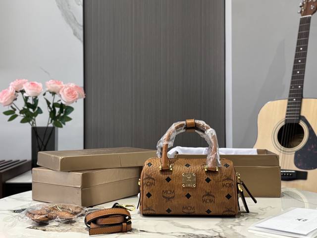 Original top-grade Qingdao OEM all-steel hardware Mcm original tea gold Mini Nan
