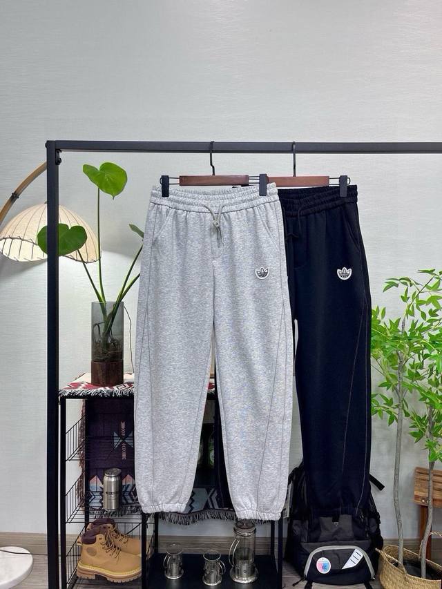 Trefoil embroidered cropped pants Adidas Trefoil casual sweatpants cropped pant