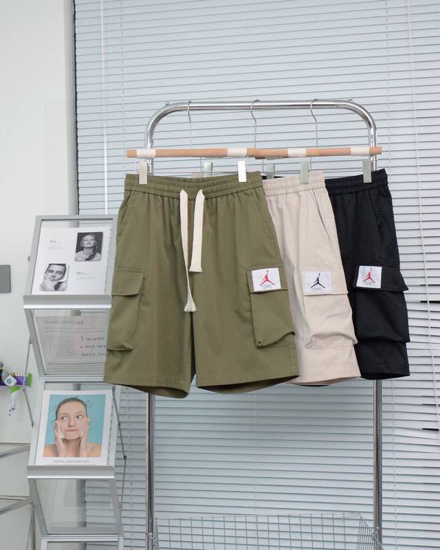 Air Jordan summer counter new large pocket cargo shorts, cool and new DDD. Class