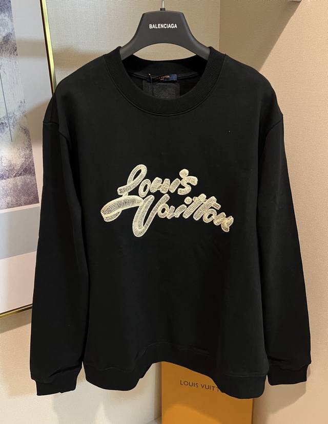 Size S M L X L Available in black and white for unisex. This 1V Louise long-slee