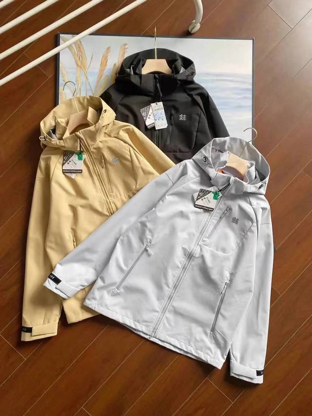 Kolon Outdoor Jacket, All-Weather Single-Layer Softshell, Versatile Men's Windpr