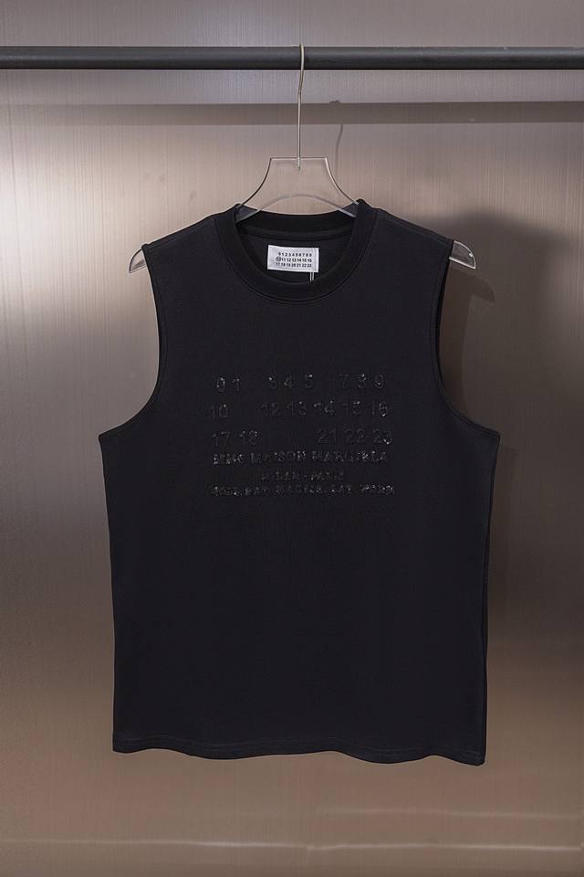 Mm6 Margiela 2025 Spring/Summer New Digital Embroidered Letter Vest Unisex High