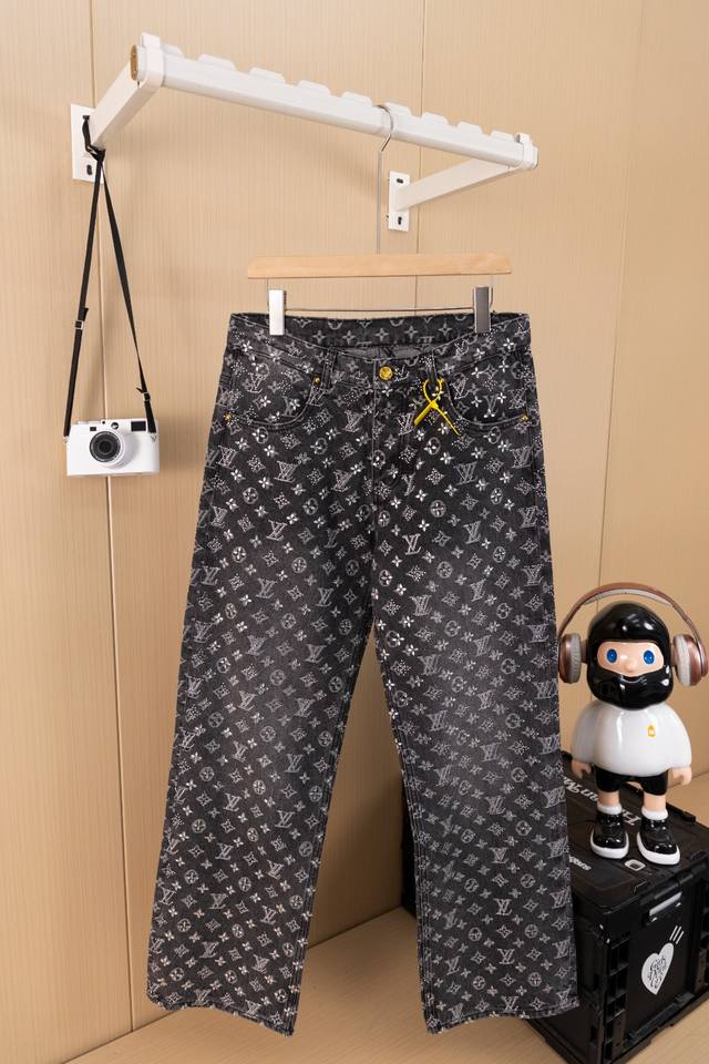 Top-of-the-line version, random market comparison. Lv25 rhinestone jeans. Origin
