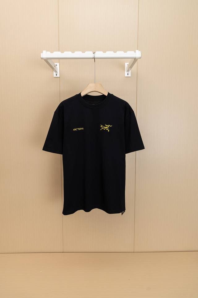 Top-of-the-line Arc'Teryx Arc24Ss short-sleeved T-shirt with a gold-lettered che