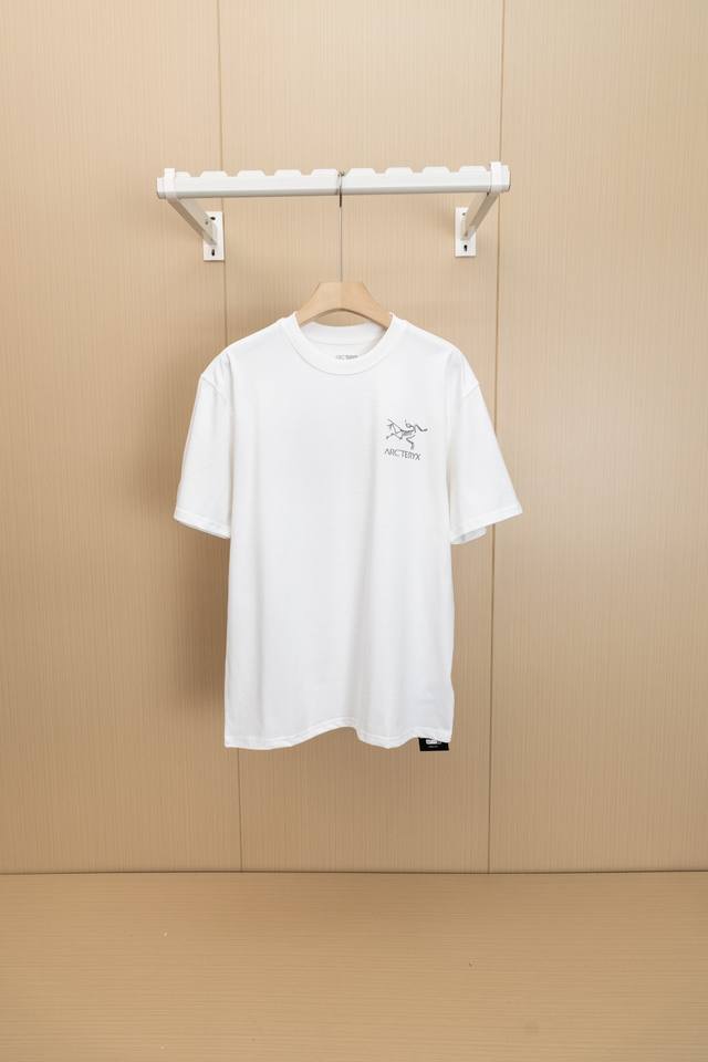 The top-of-the-line Arc'Teryx Arc24Ss is made of 60s double-strand 270g cotton